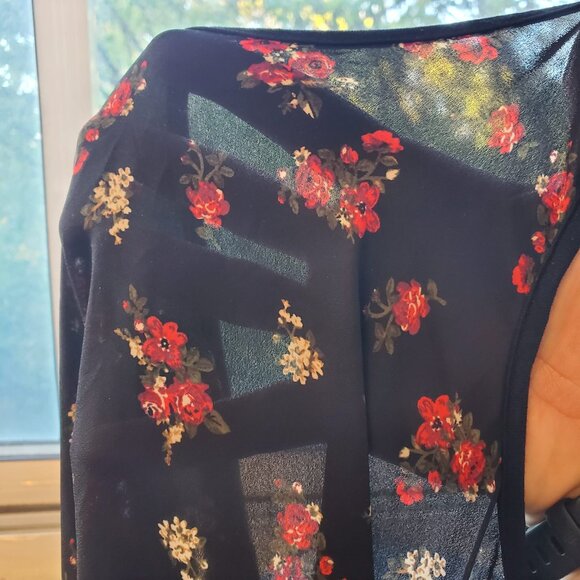 Reitmans Women Black Floral Sleeveless Top with Red White Bloom Size Medium - Picture 5 of 9